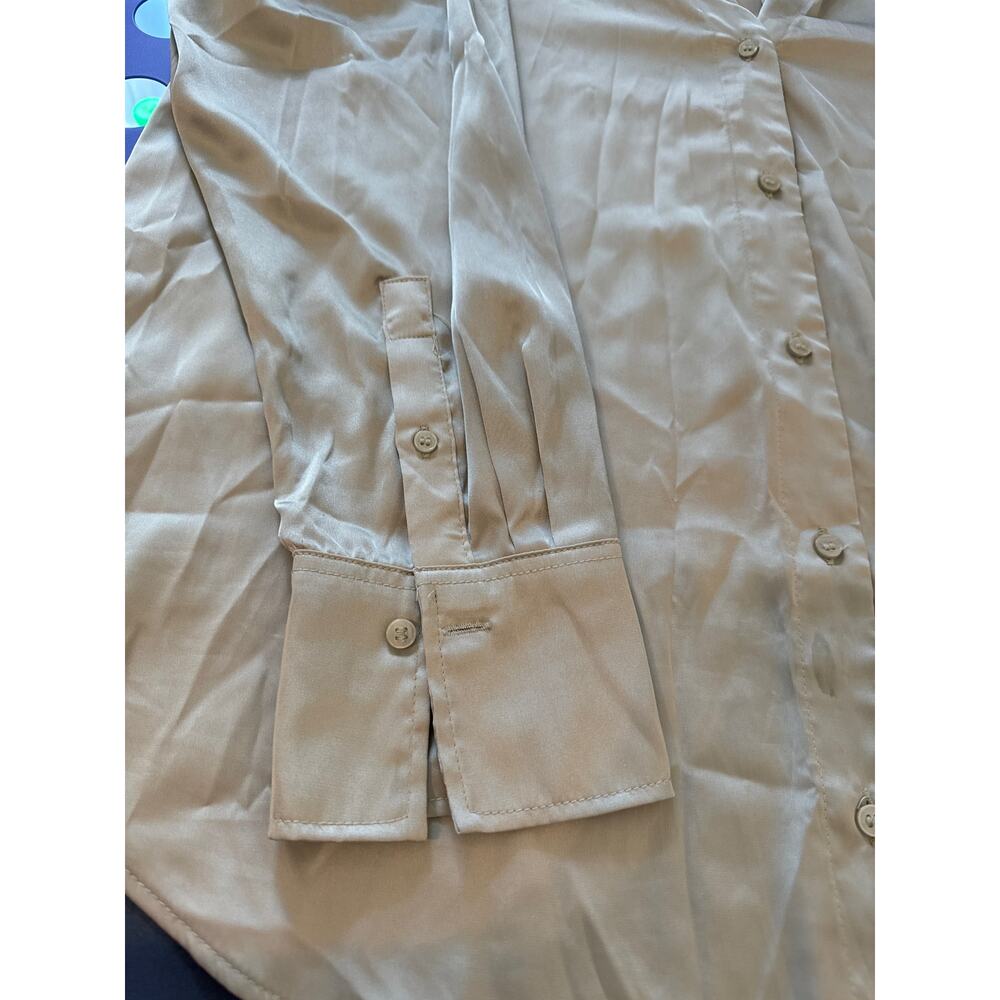 H&M Seafoam Green‎ Silky Button Up V-Neck Top Pre-owned Large - Picture 8 of 10